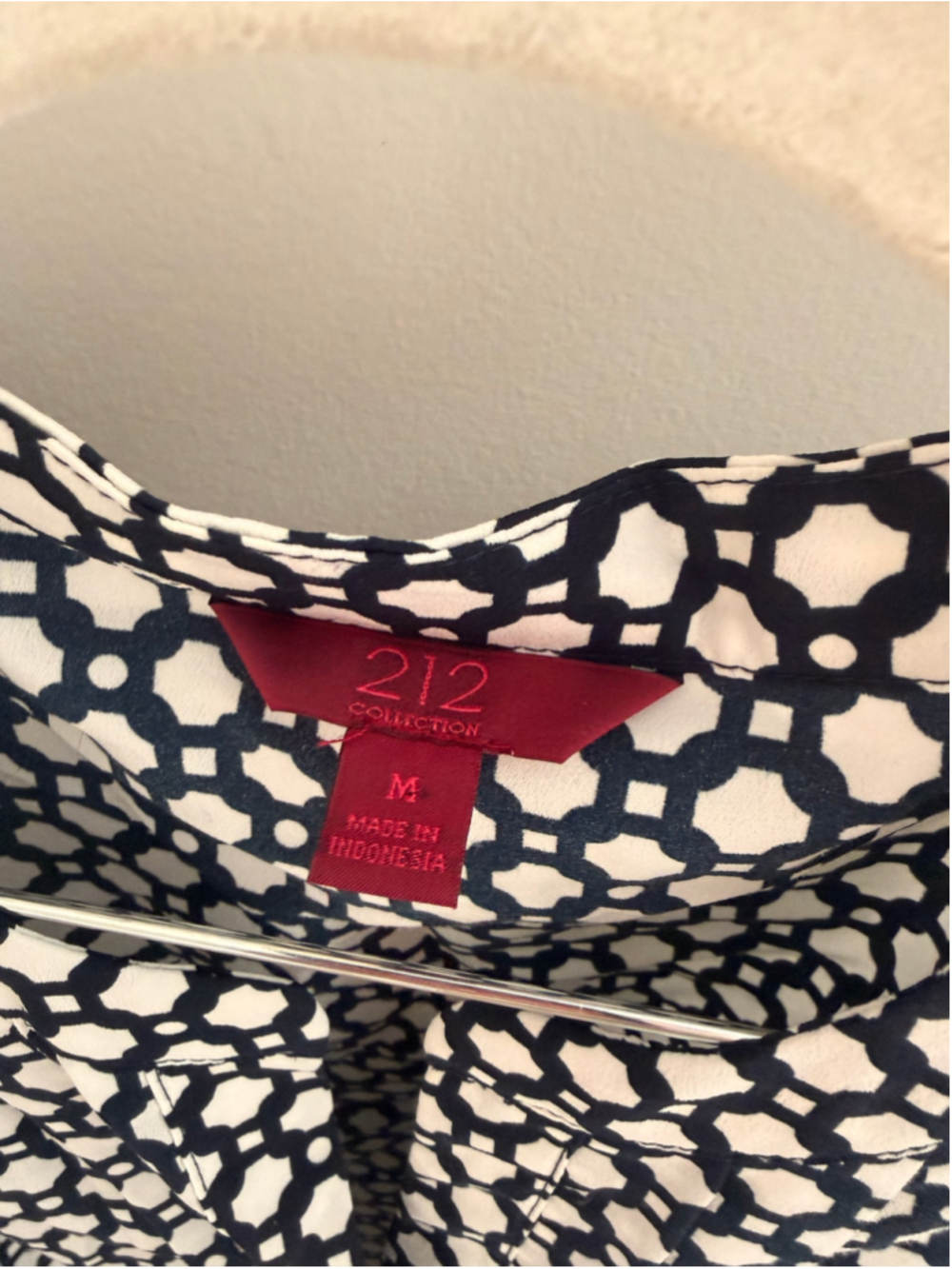 Women's 212 Collection Navy White Geometric Print Blouse Size M - Picture 3 of 3